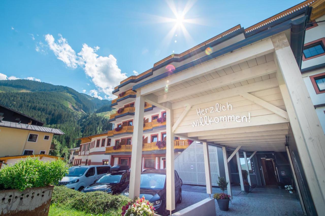 Jufa Alpenhotel Saalbach Exterior foto
